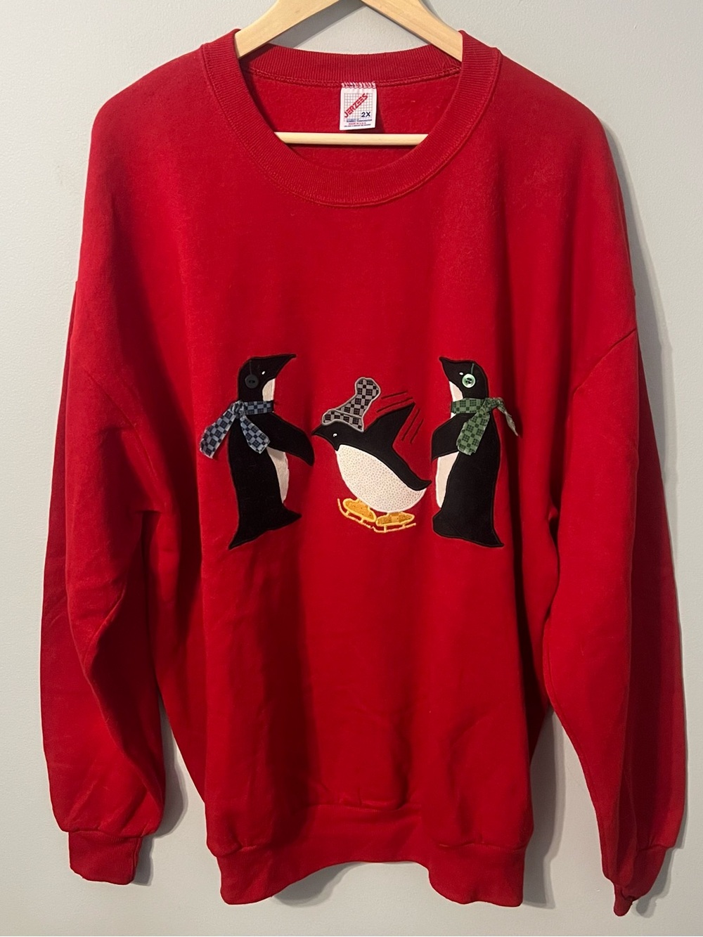 Vintage Winter Penguin Appliqué Crewneck Size 2X Red Sweatshirt JERZEES USA